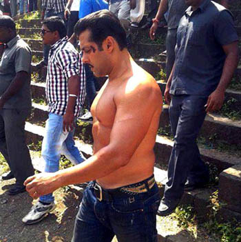 Salman Khan to go shirtless in Dabangg 2